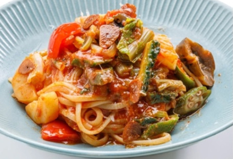 島野菜とトマトとニンニクのパスタ (リングイネ)