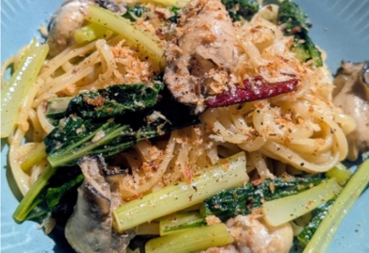 牡蠣と県産青菜のオイルパスタ